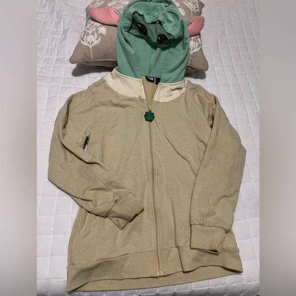 Star Wars Mandalorian zipper hoodie sweatshirt size Large - Picture 1 of 2